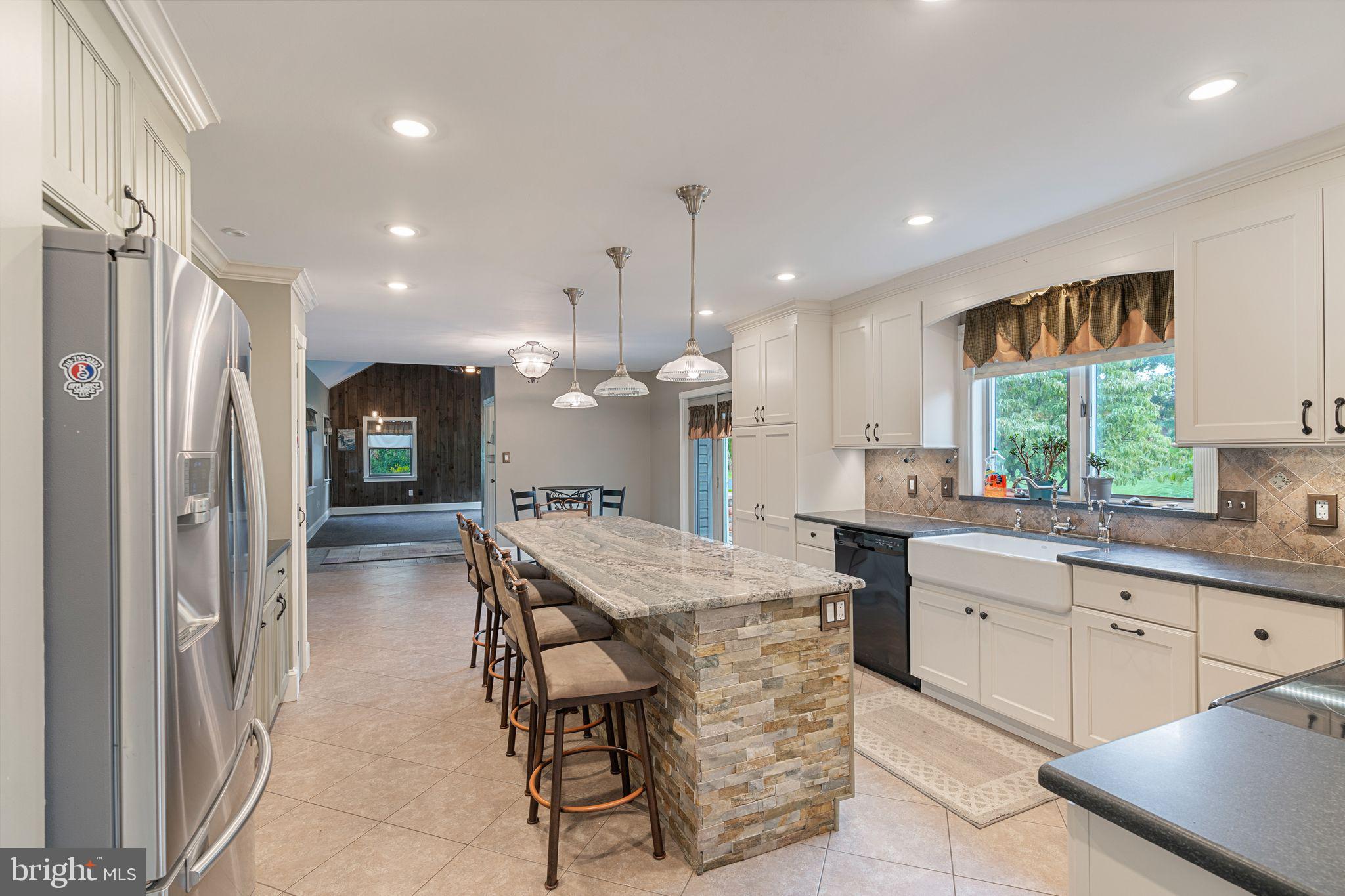 2455 Bedminster Road Perkasie, PA 18944 - Photo 12 of 68