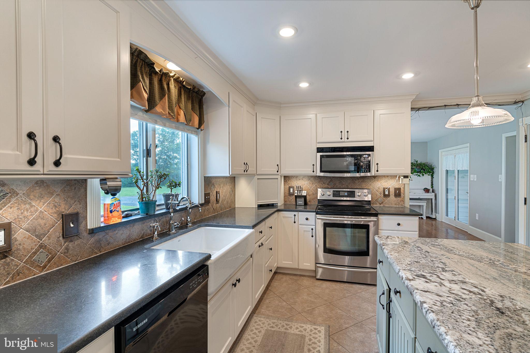 2455 Bedminster Road Perkasie, PA 18944 - Photo 10 of 68