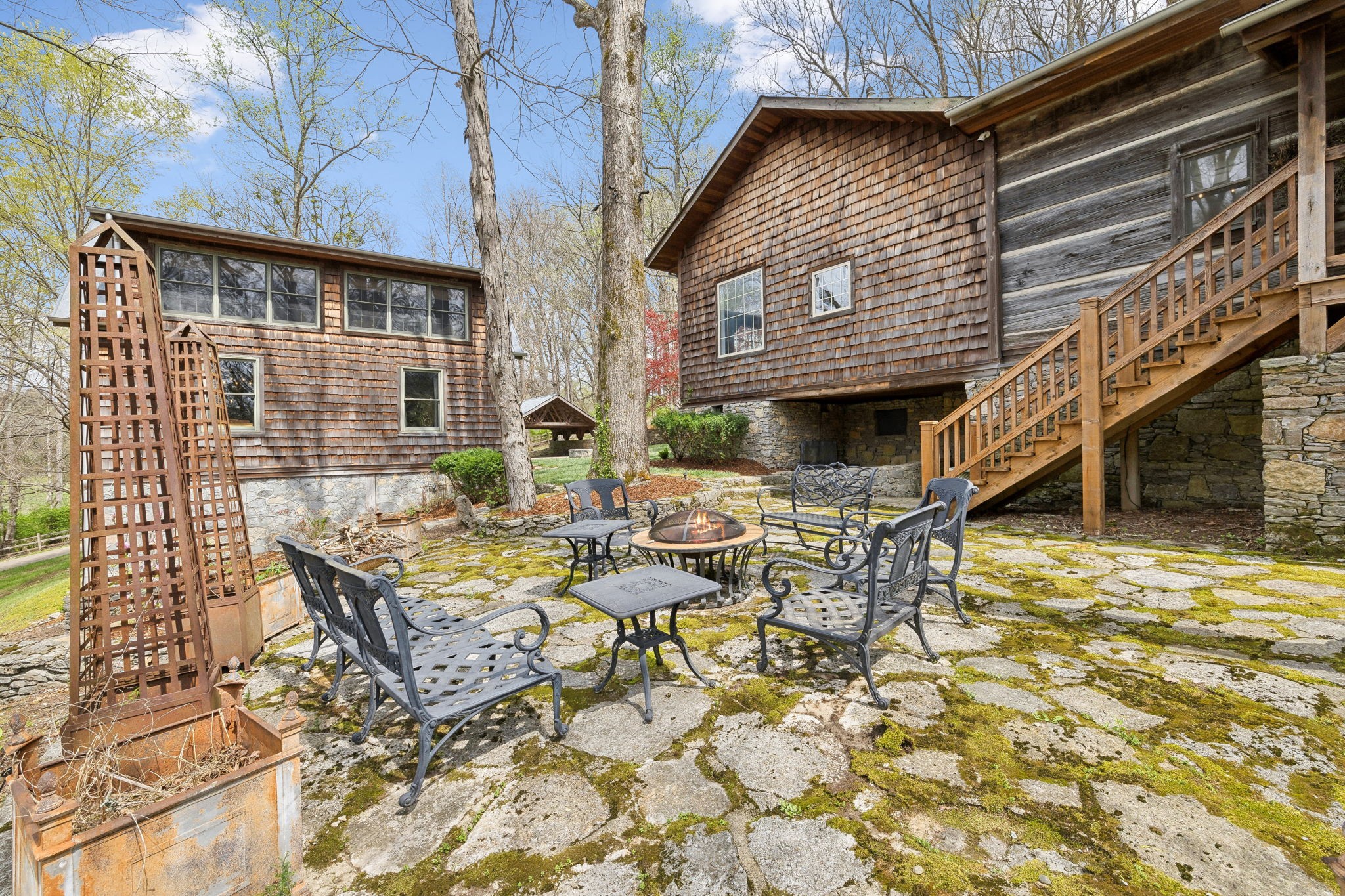3110 McMillan Road Franklin, TN 37064 - Photo 82 of 96 a view of a patio with table and chairs with wooden floor and fence