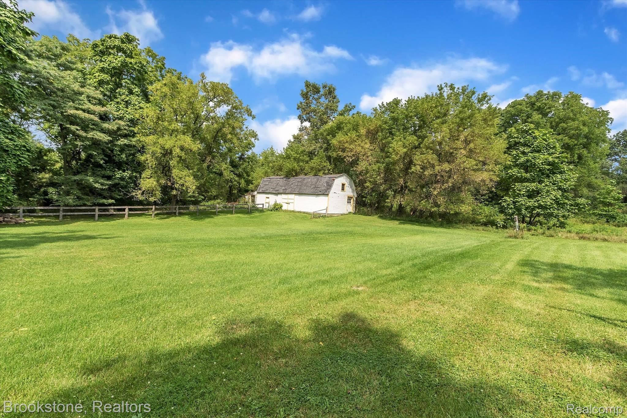 885 East Romeo Road Leonard, MI 48367 - Photo 52 of 60 52--WindowStill-Real-Estate-Photography-52.jpg