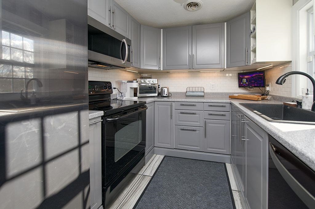 138 Newton Road, Unit 7 Plaistow, NH 03865 - Photo 3 of 30 Gallery Image 3