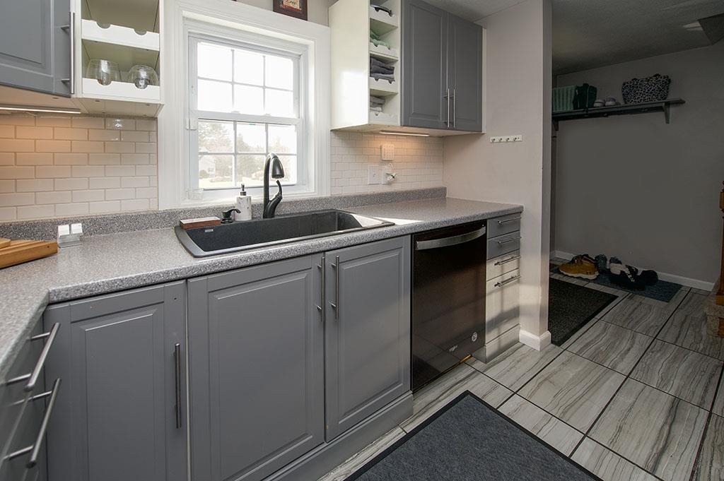 138 Newton Road, Unit 7 Plaistow, NH 03865 - Photo 4 of 30 Gallery Image 4