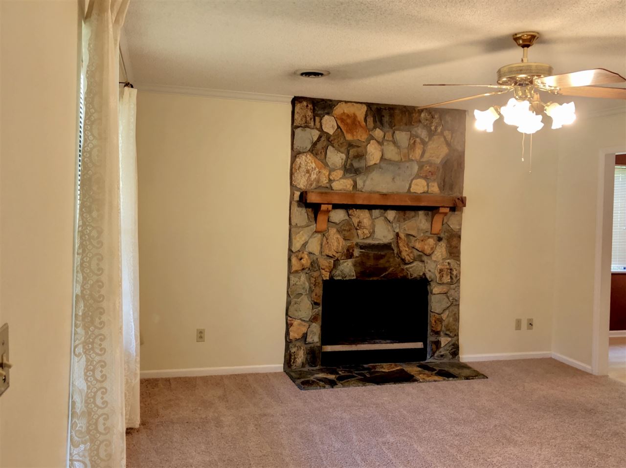 130 Gower Road Spartanburg, SC 29303 - Photo 3 of 20 Living Room