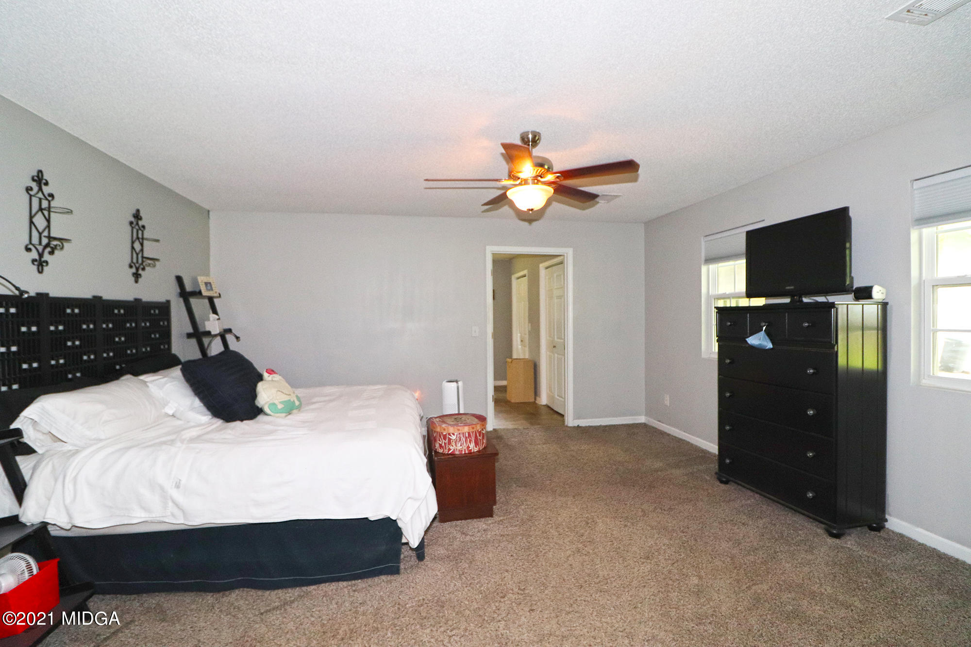 1571 Walker Road Byron, GA 31008 - Photo 24 of 60 a bedroom with a bed and a television