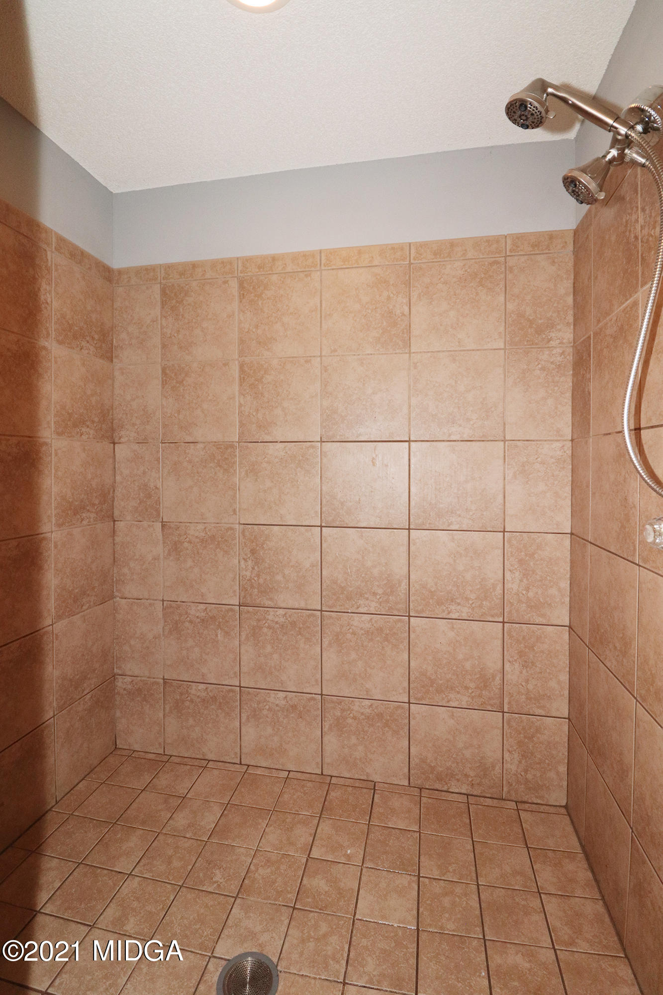 1571 Walker Road Byron, GA 31008 - Photo 29 of 60 a bathroom with a shower