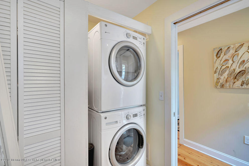 907 Brooks Road Point Pleasant, NJ 08742 - Photo 22 of 33 a utility room with dryer and washer