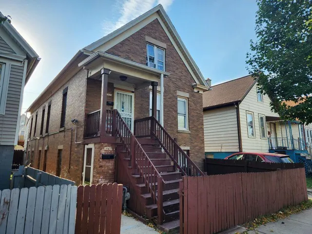 $1,050 | 1941 South Winona Lane, Unit LOWR, Milwaukee, WI 53204