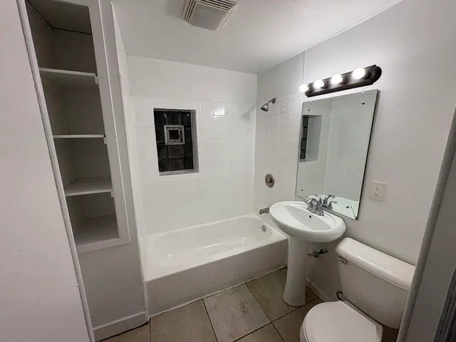 $1,050 | 1941 South Winona Lane, Unit LOWR, Milwaukee, WI 53204