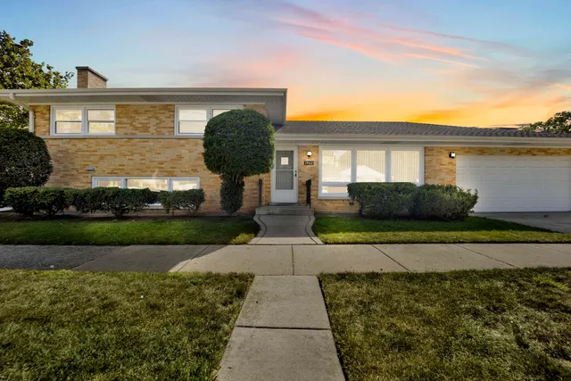 $509,900 | 1900 Manchester Avenue, Westchester, IL 60154