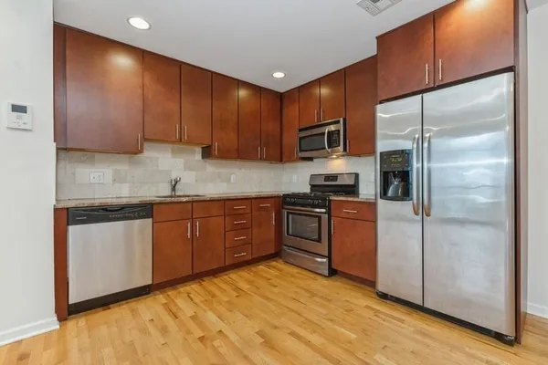 $2,800 | 17 Meadow Road, Unit 306, Rutherford, NJ 07070