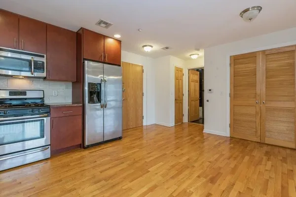 $2,800 | 17 Meadow Road, Unit 306, Rutherford, NJ 07070