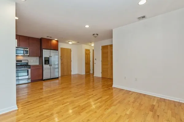 $2,800 | 17 Meadow Road, Unit 306, Rutherford, NJ 07070