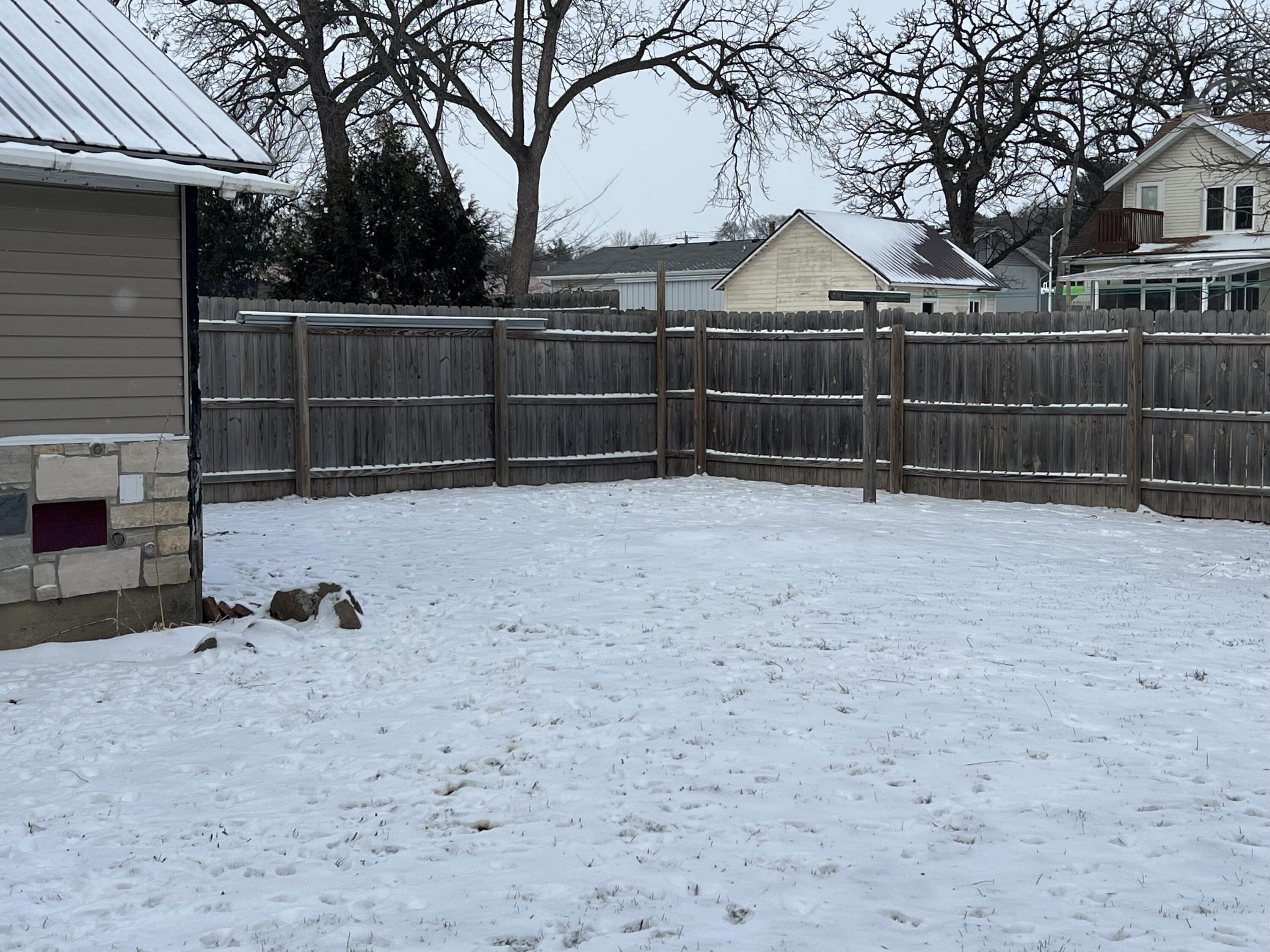 712 Charles Street Fort Atkinson, WI 53538 - Photo 4 of 27 IMG_0331