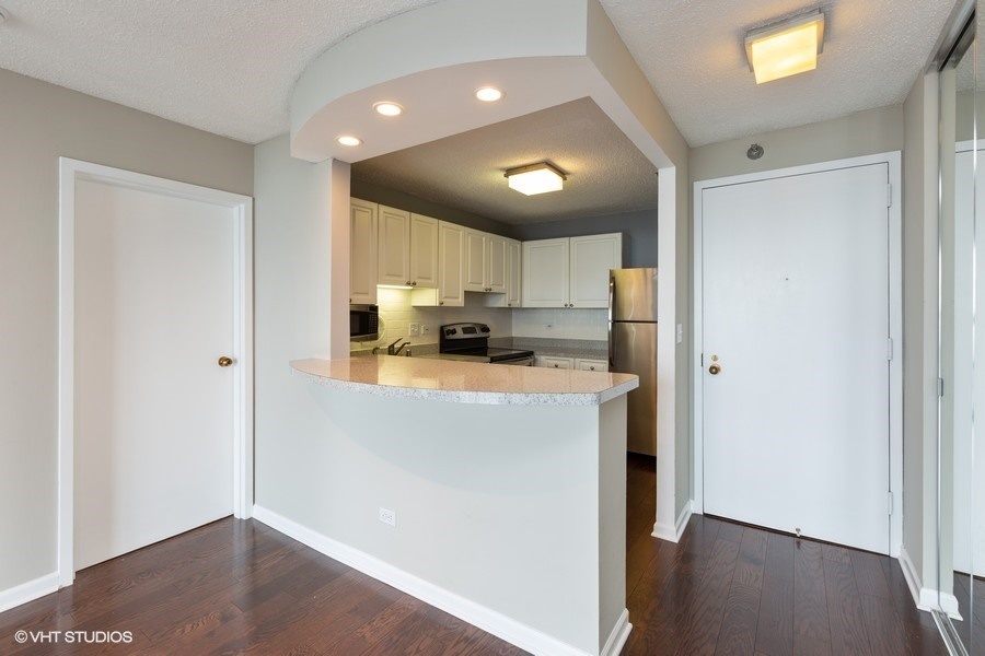 111 West Maple Street, Unit 2408 Chicago, IL 60610 - Photo 5 of 12