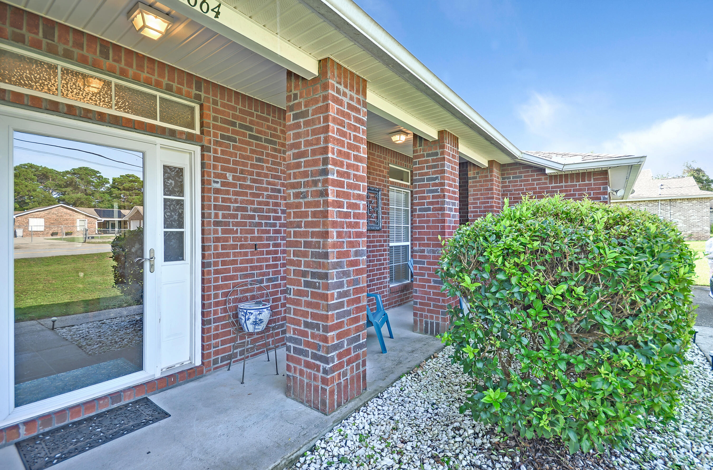 2664 Lincoln Road Navarre, FL 32566 - Photo 3 of 54 Gallery Image 3