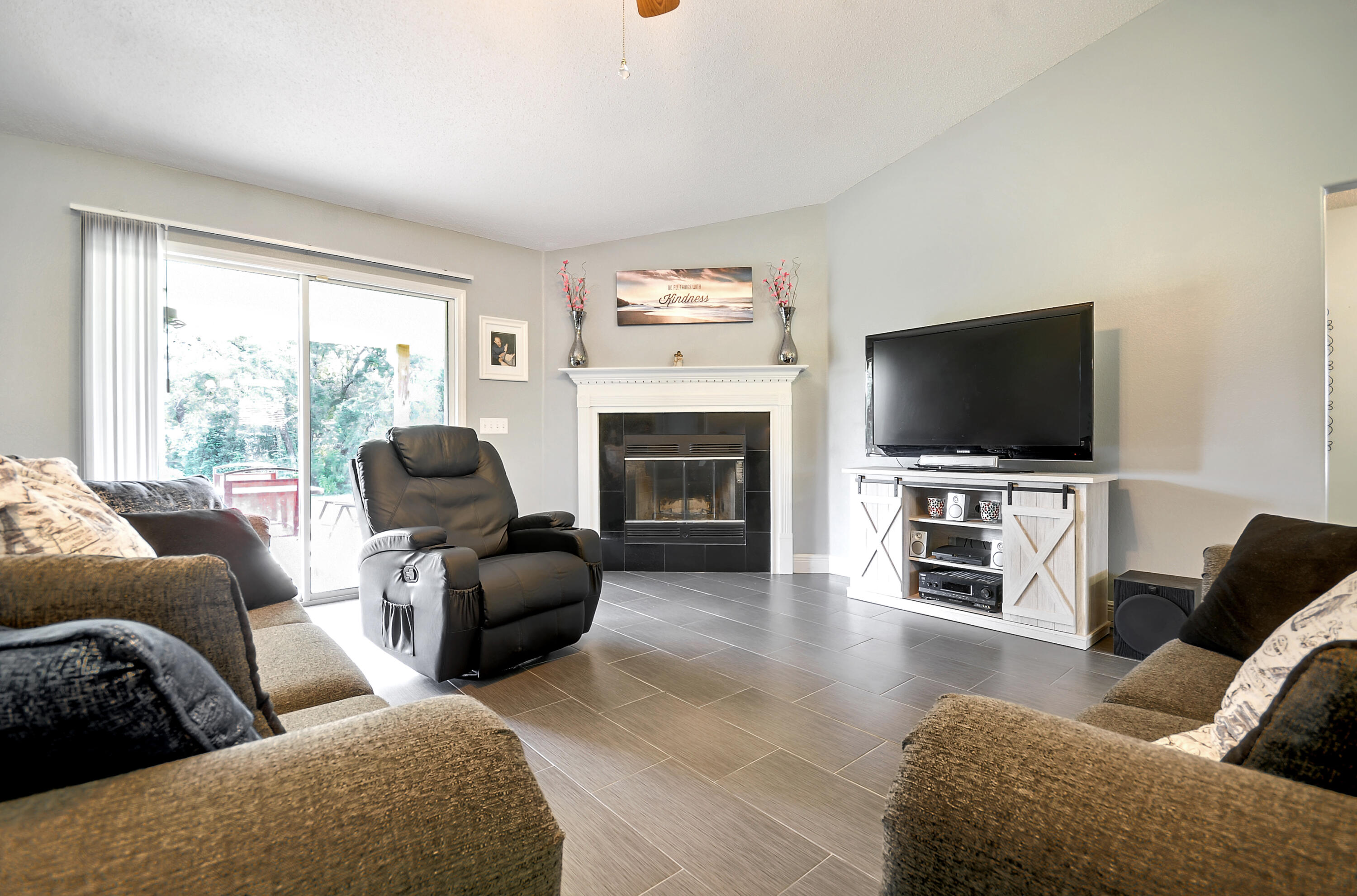 2664 Lincoln Road Navarre, FL 32566 - Photo 6 of 54 Gallery Image 6