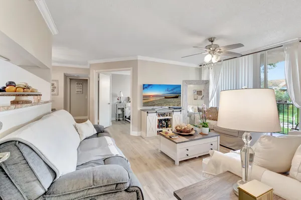 $2,150 | 103 Yacht Club Way, Unit 206, Hypoluxo, FL 33462