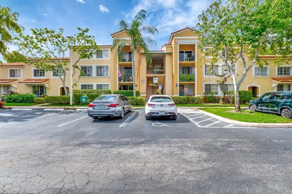 $2,150 | 103 Yacht Club Way, Unit 206, Hypoluxo, FL 33462