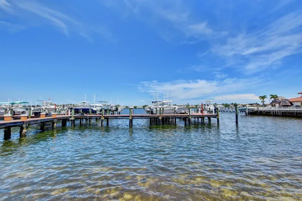 $2,150 | 103 Yacht Club Way, Unit 206, Hypoluxo, FL 33462