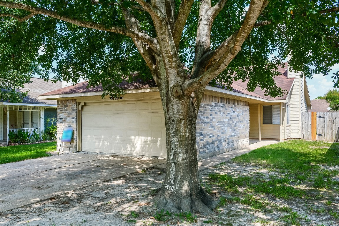 13630 Alon Lane Houston, TX 77014 - Photo 2 of 18