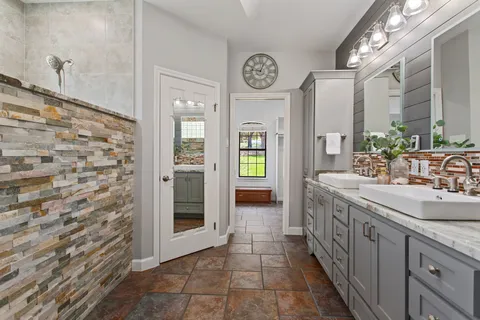 $975,000 | 1121 Kings Cove Drive, Canyon Lake, TX 78133