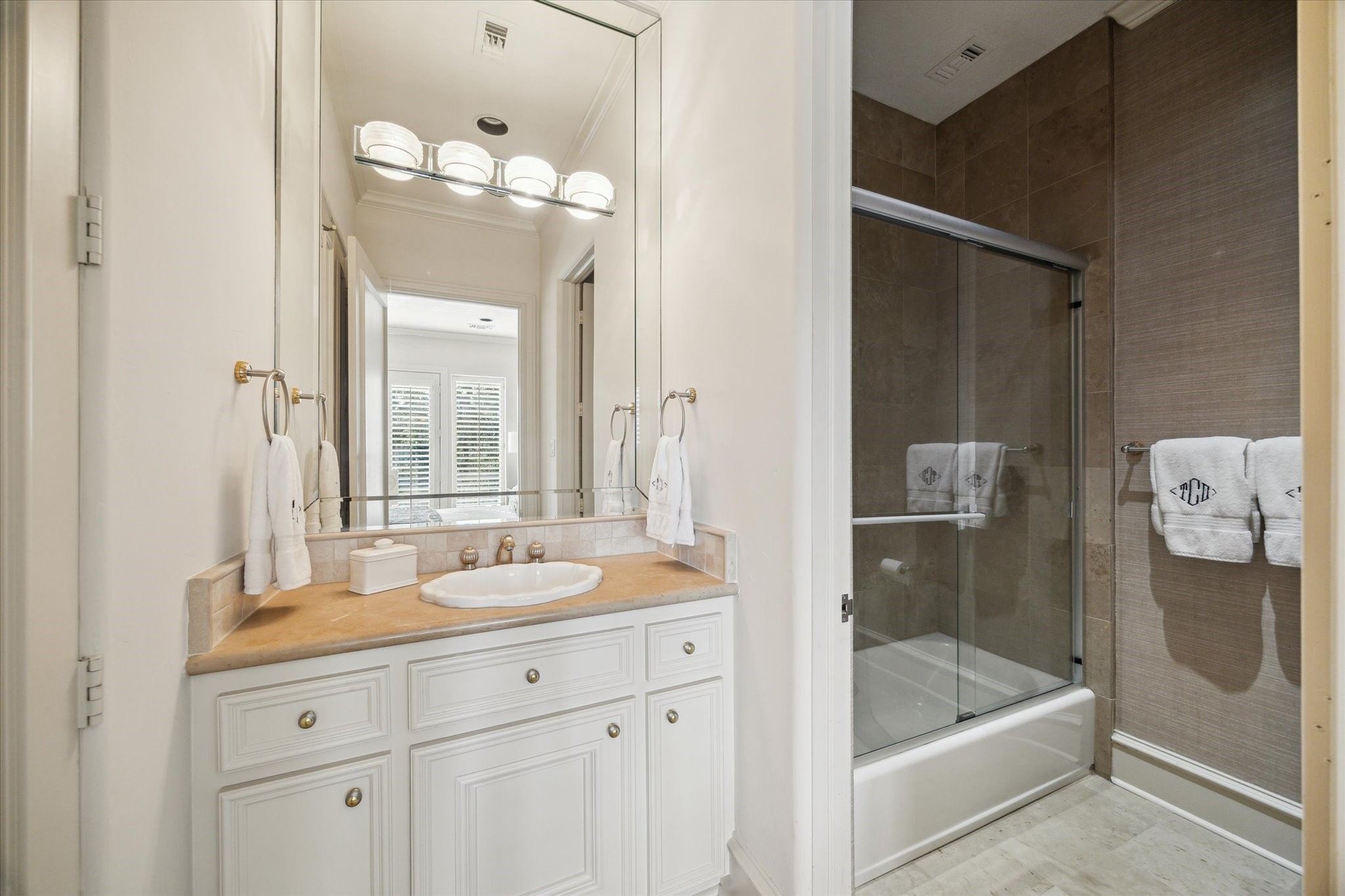 11607 Barazi Oaks Court Houston, TX 77024 - Photo 30 of 43 a bathroom with a tub sink and mirror