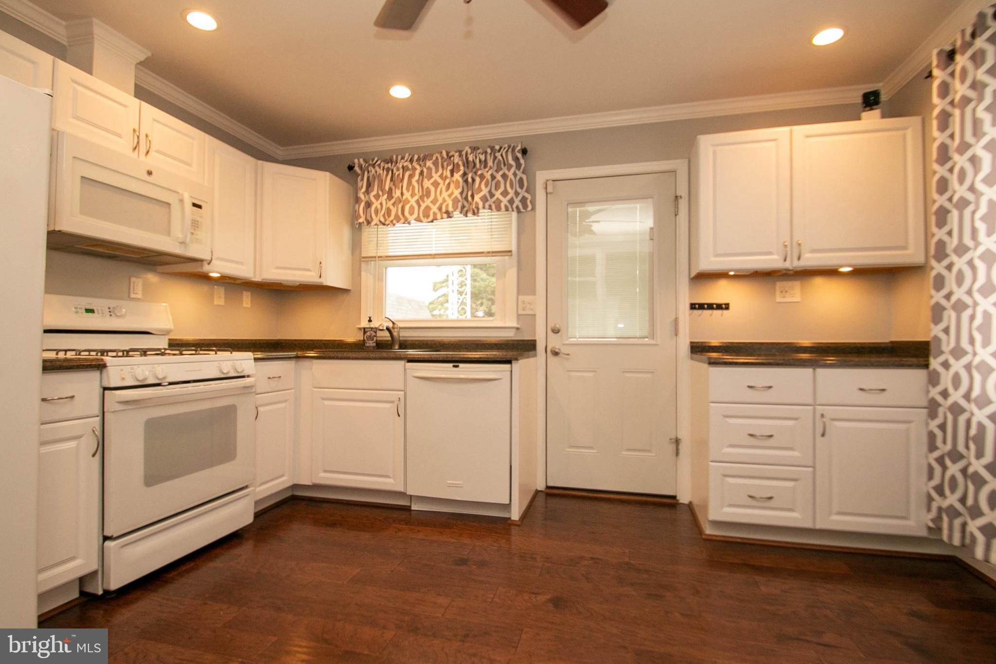 2903 Ritchie Avenue Baltimore, MD 21219 - Photo 8 of 27