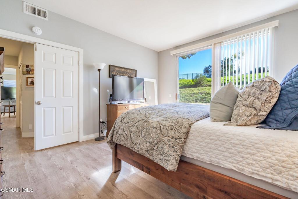 264 Ridgeton Lane, Unit D Simi Valley, CA 93065 - Photo 12 of 33