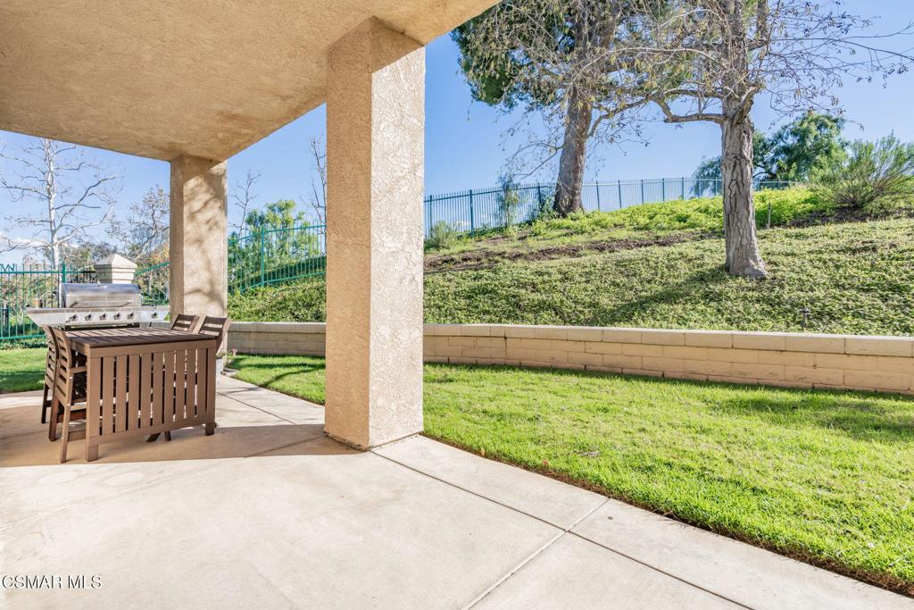 264 Ridgeton Lane, Unit D Simi Valley, CA 93065 - Photo 18 of 33