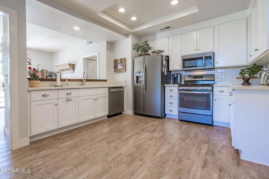 264 Ridgeton Lane, Unit D Simi Valley, CA 93065 - Photo 4 of 33