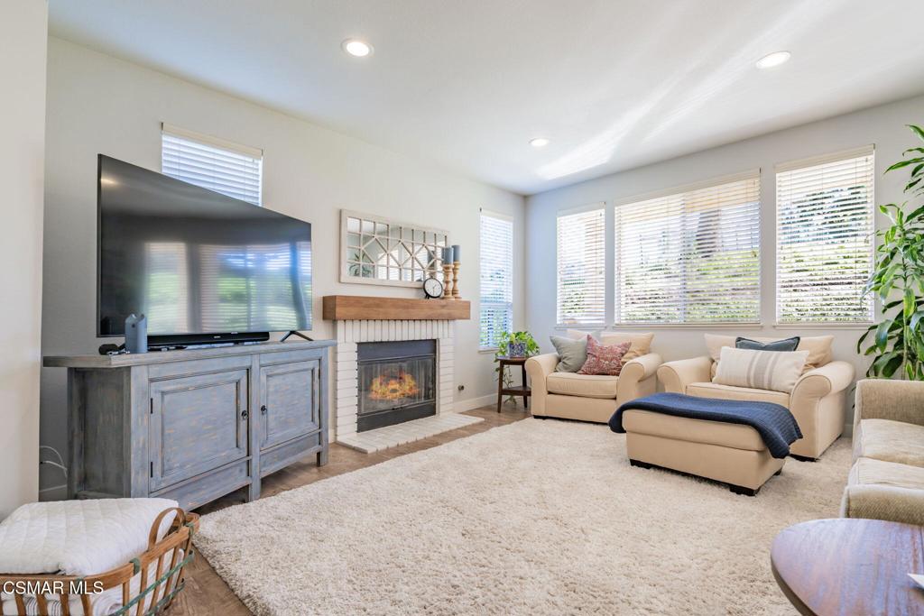 264 Ridgeton Lane, Unit D Simi Valley, CA 93065 - Photo 7 of 33