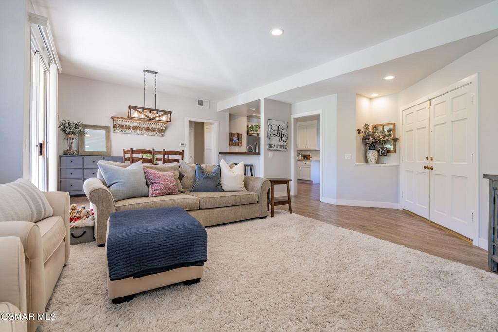 264 Ridgeton Lane, Unit D Simi Valley, CA 93065 - Photo 8 of 33