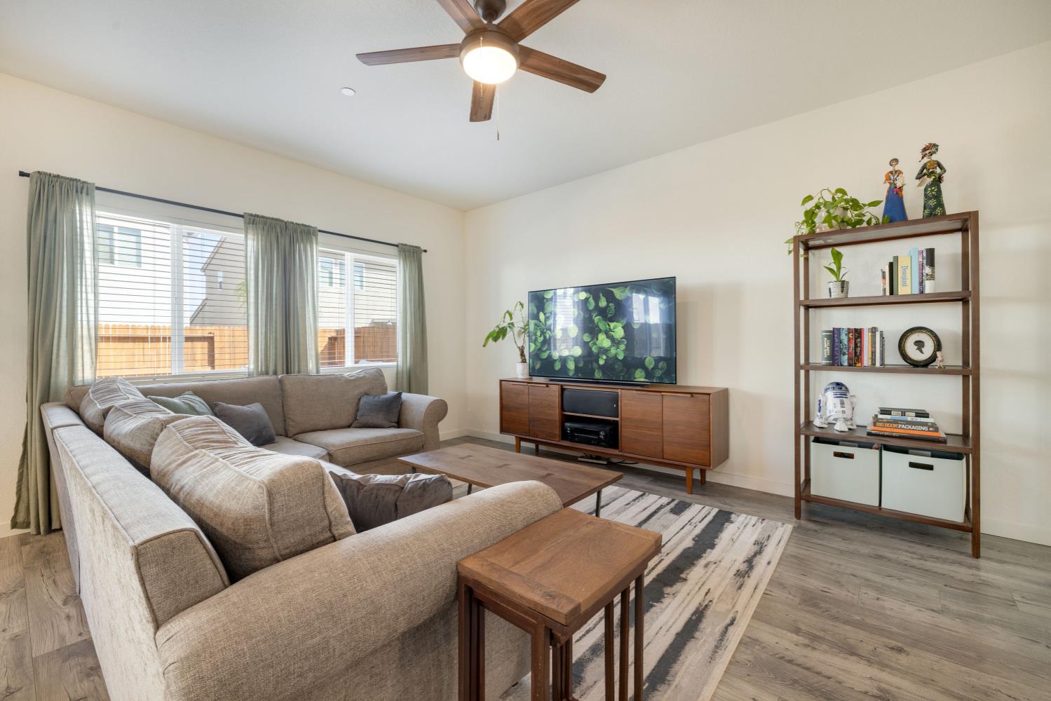 4041 Trailblazer Loop Roseville, CA 95747 - Photo 4 of 23 a living room with furniture and a flat screen tv