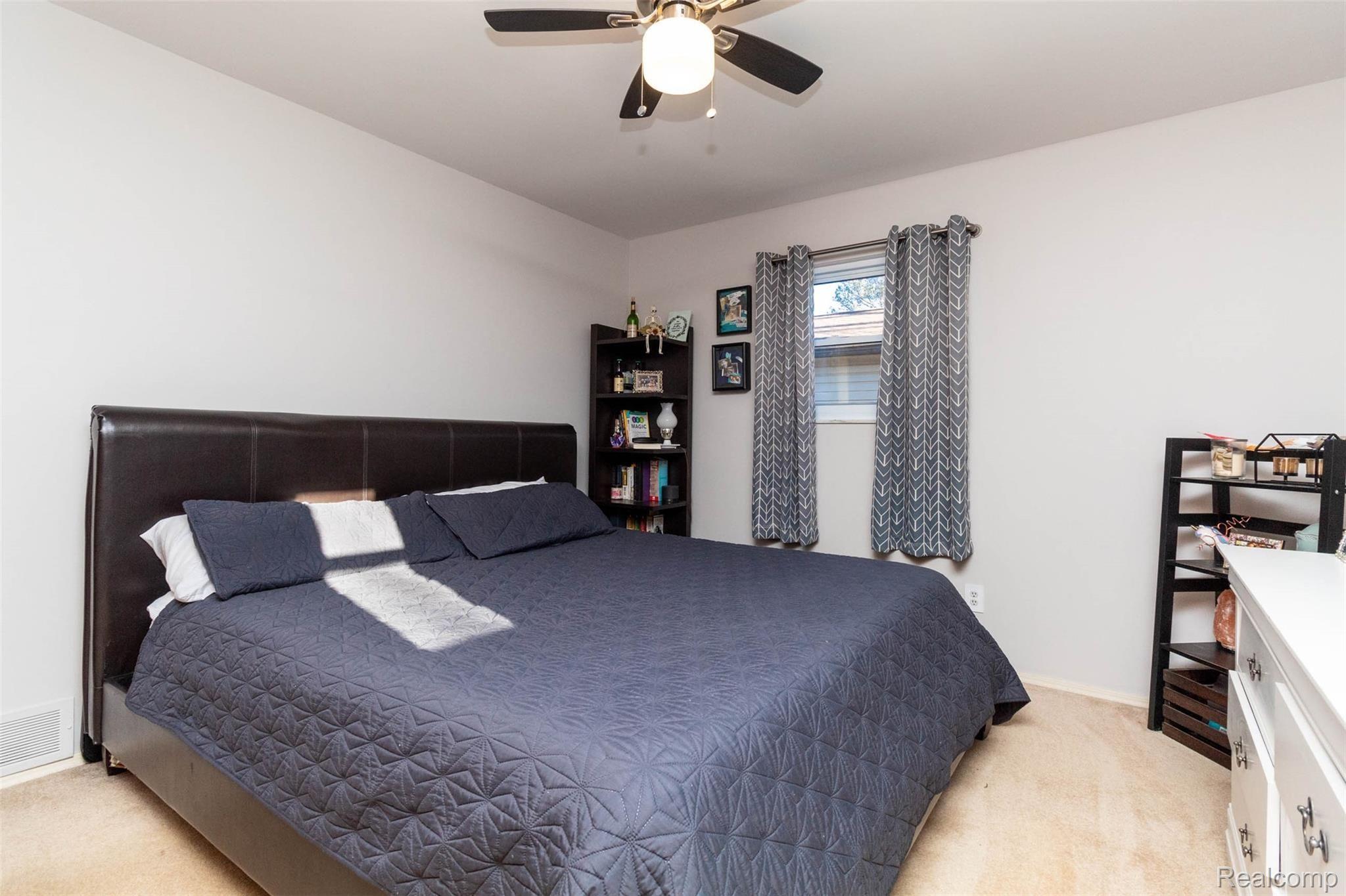 963 Parallel Street Fenton, MI 48430 - Photo 14 of 31 Master Bedroom