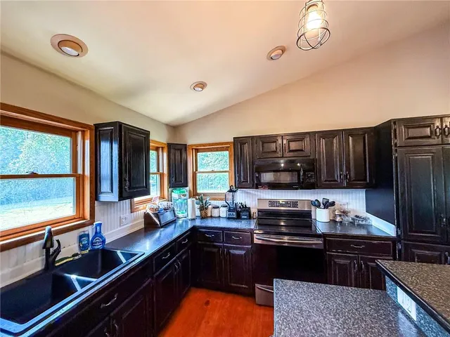 $375,000 | 201 Scaramucci Road, Pittsburg, KS 66762