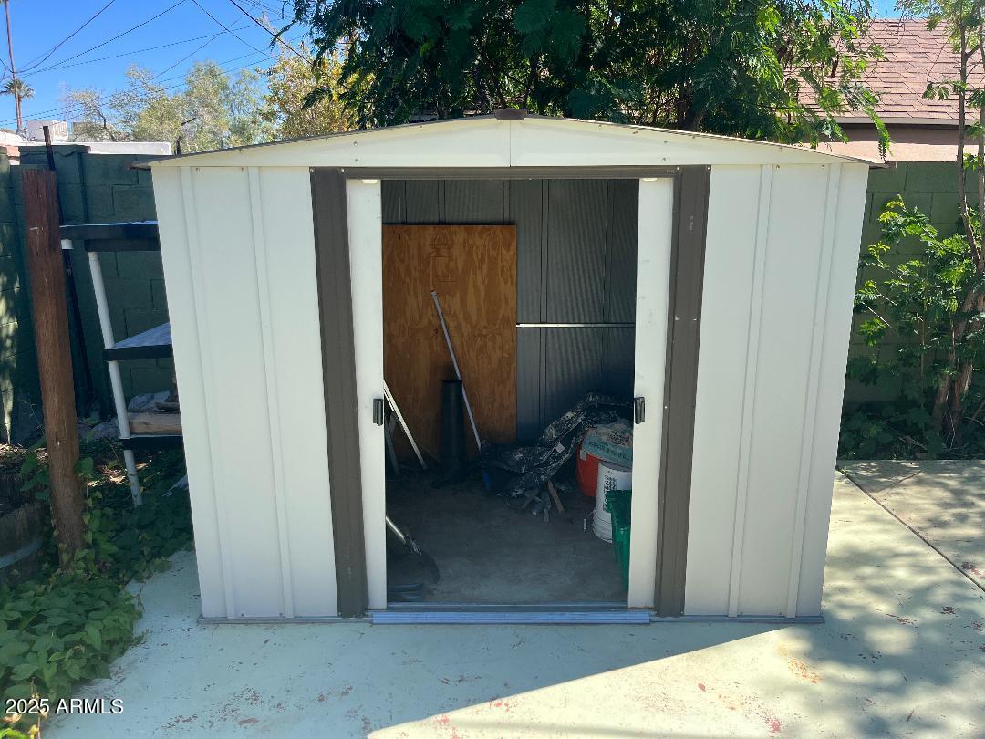 1006 East Weldon Avenue Phoenix, AZ 85014 - Photo 29 of 34 a view of a porch