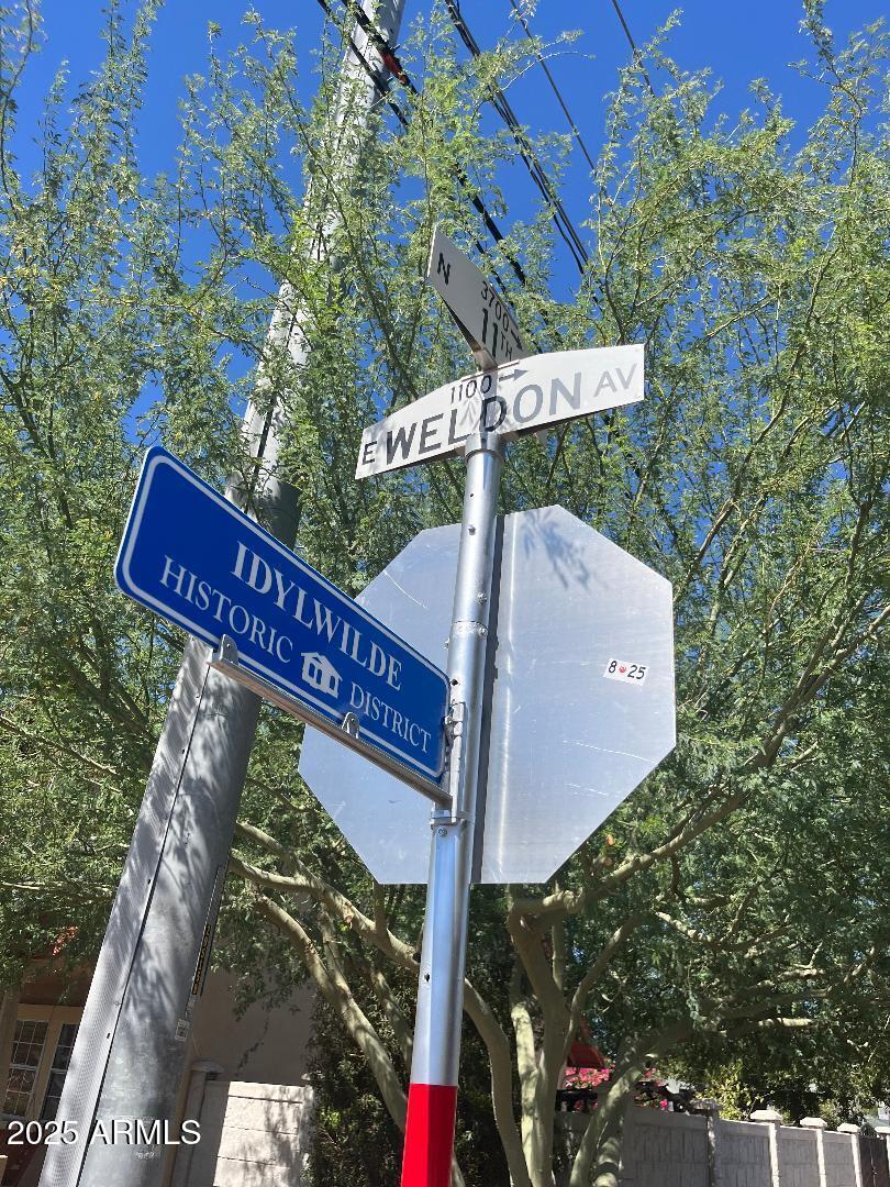 1006 East Weldon Avenue Phoenix, AZ 85014 - Photo 34 of 34 a street sign that is on a pole