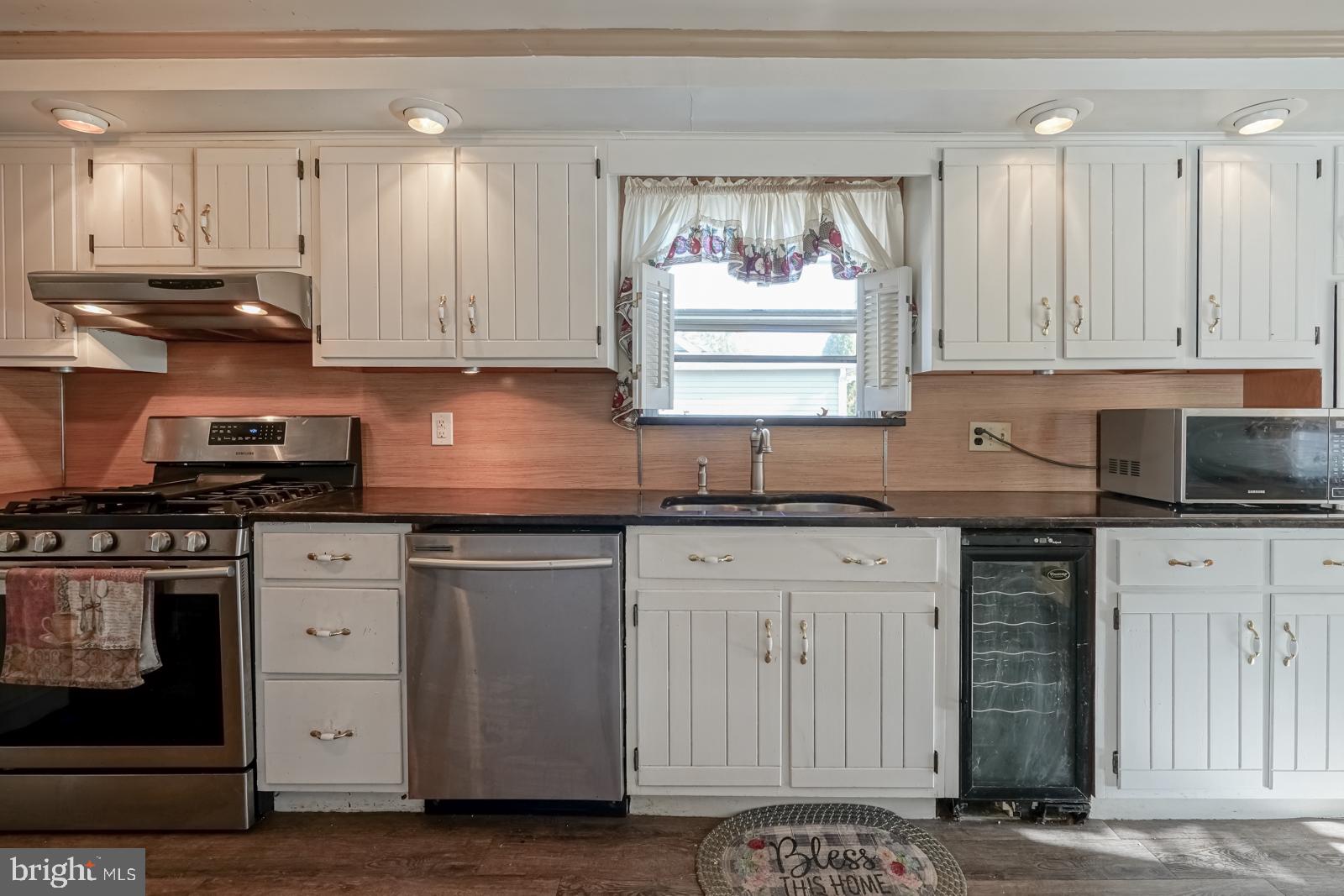 293 B Street Carneys Point, NJ 08069 - Photo 16 of 25