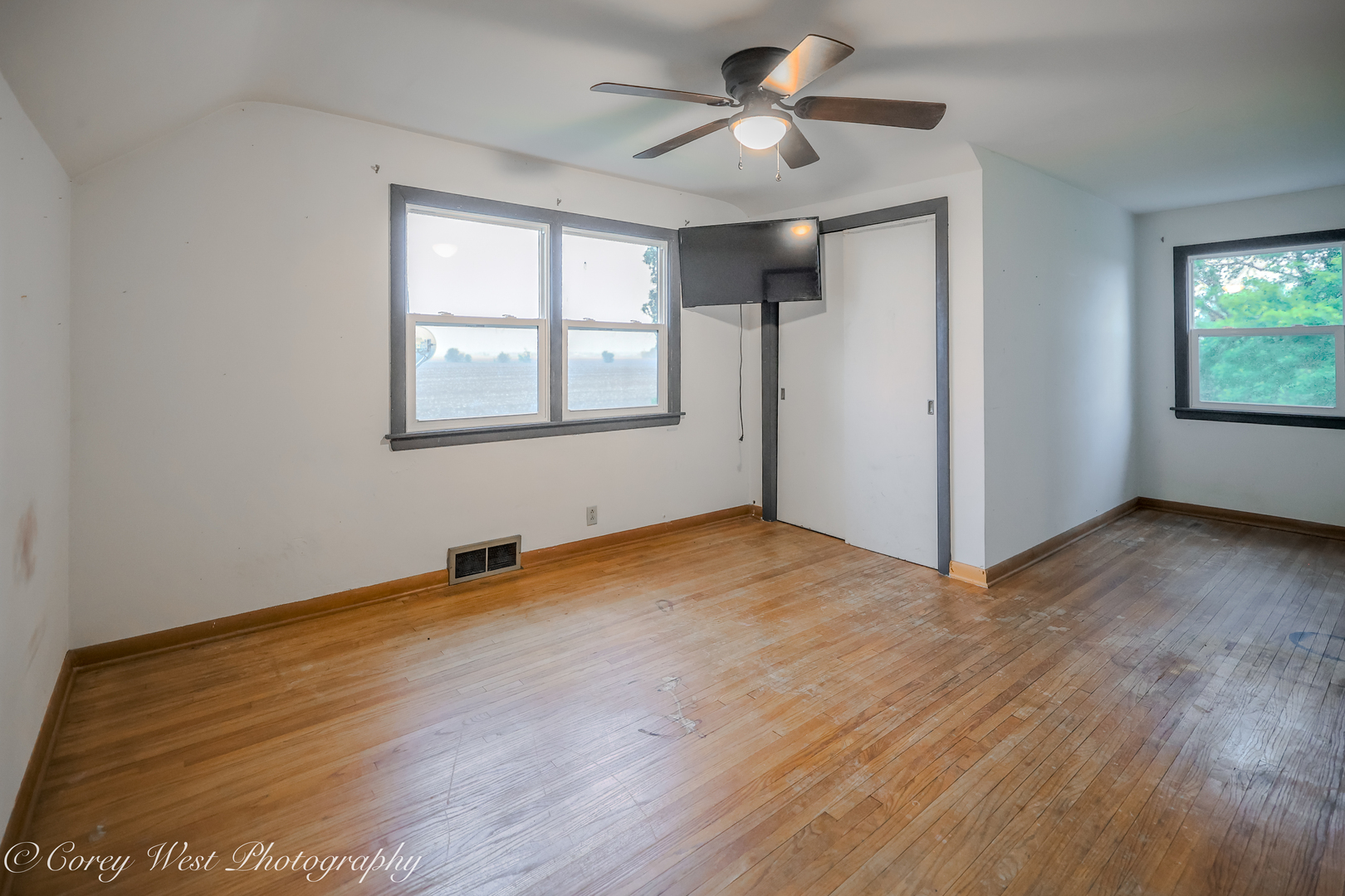 8994 Highway 64 Sycamore, IL 60178 - Photo 25 of 37 a view of empty room with wooden floor and fan