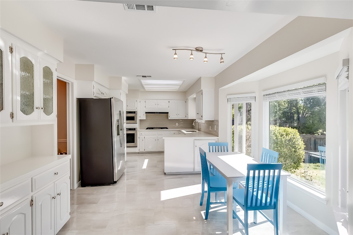 11209 Deadoak Lane Austin, TX 78759 - Photo 11 of 34