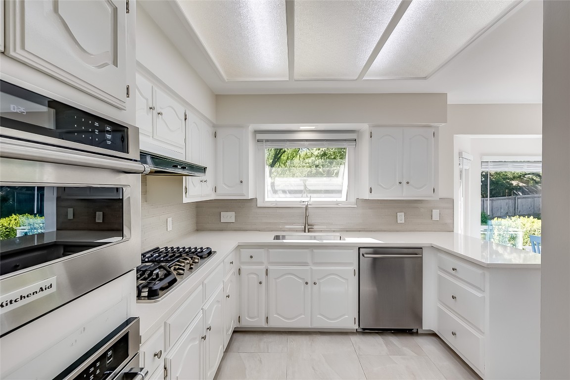 11209 Deadoak Lane Austin, TX 78759 - Photo 14 of 34