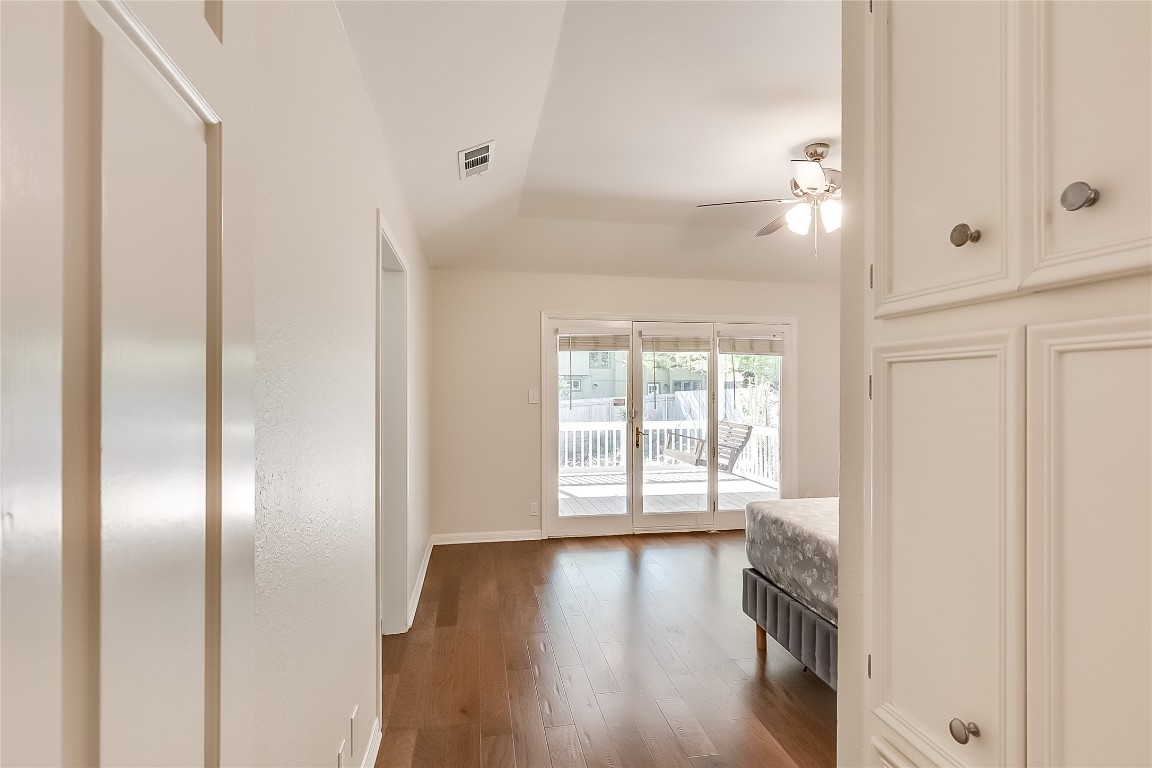 11209 Deadoak Lane Austin, TX 78759 - Photo 17 of 34