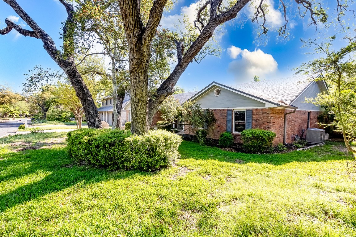 11209 Deadoak Lane Austin, TX 78759 - Photo 3 of 34