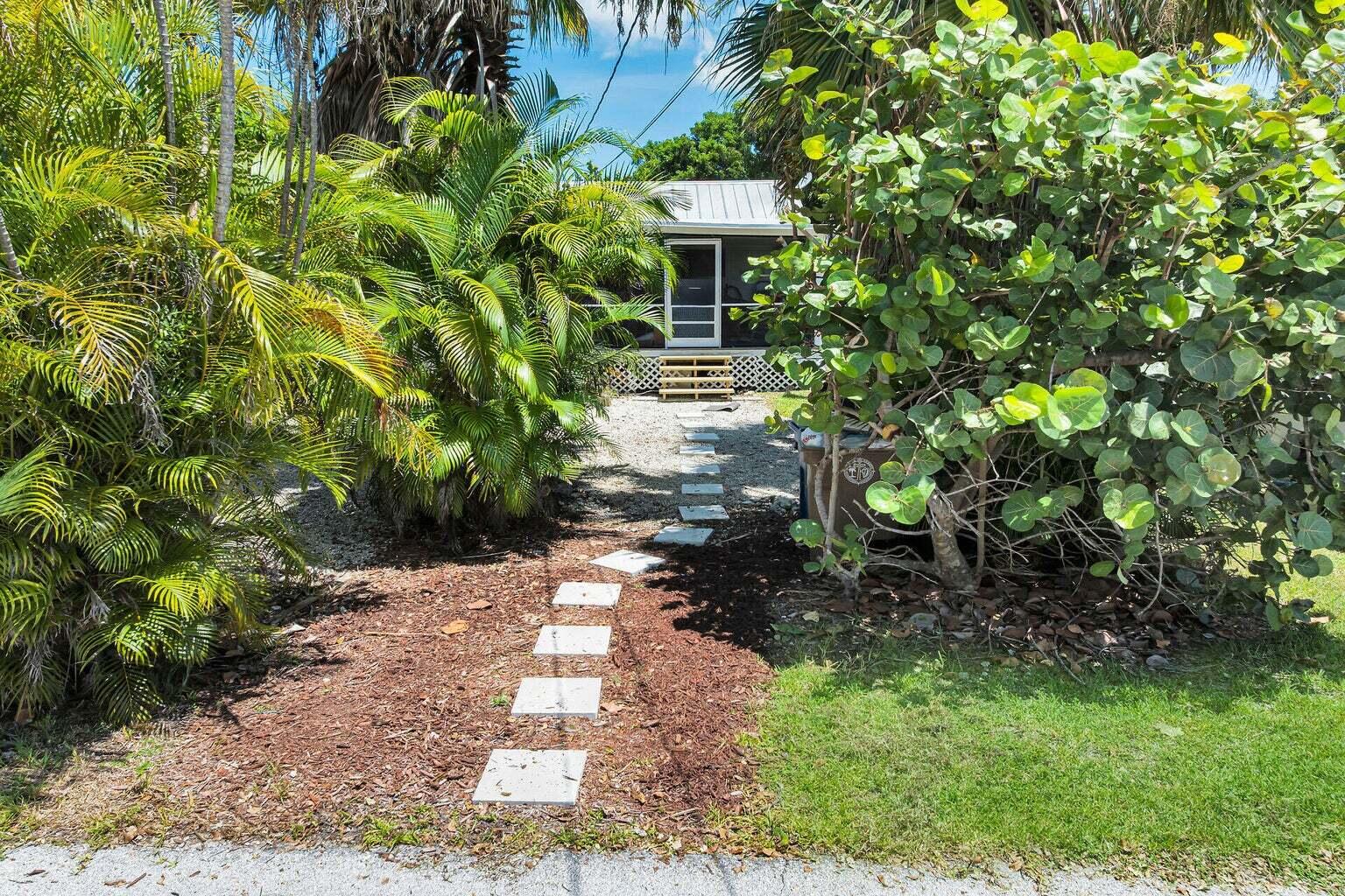 30461 Poinciana Road Big Pine Key, FL 33043 - Photo 2 of 25 20250727133336129555000000-o