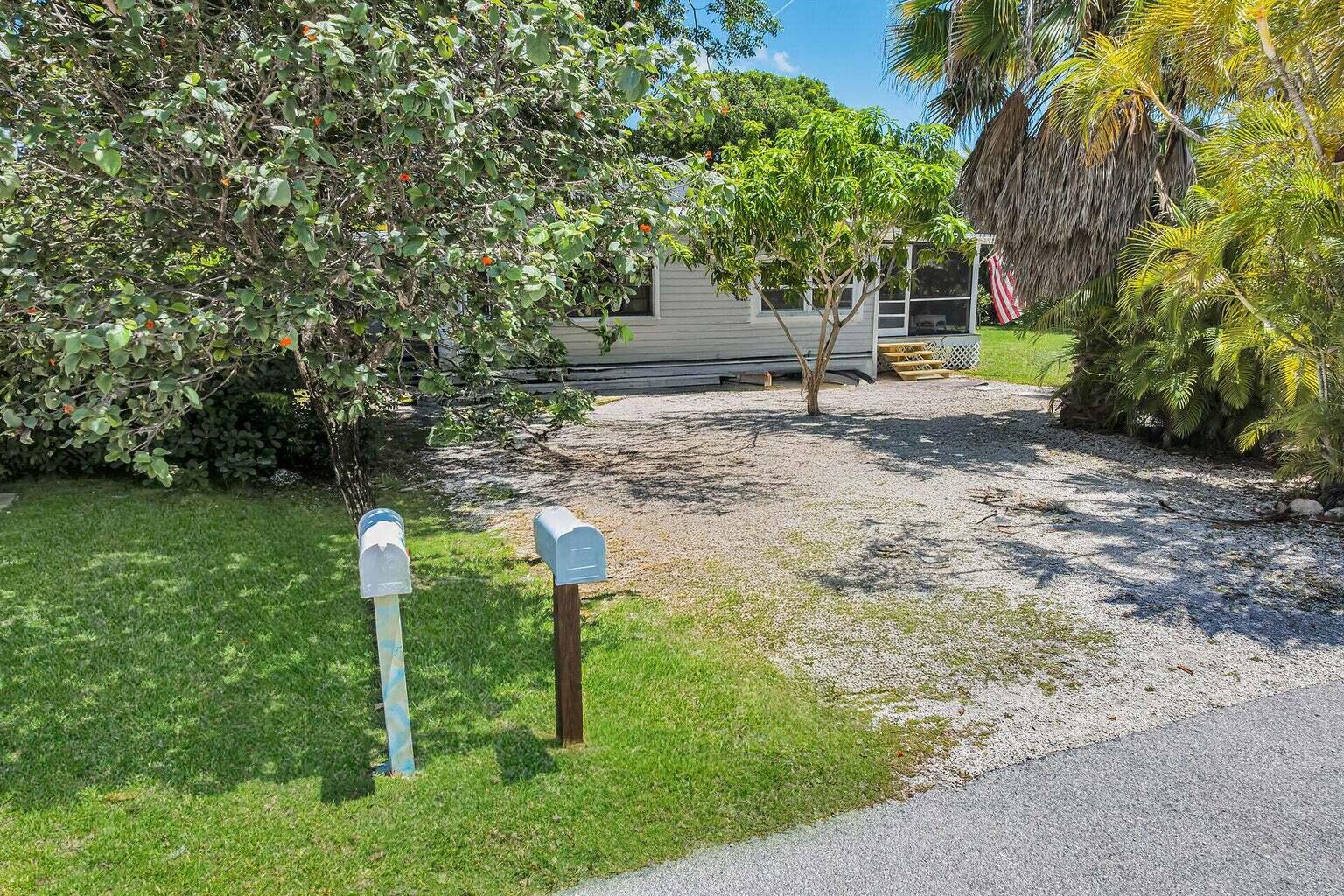 30461 Poinciana Road Big Pine Key, FL 33043 - Photo 3 of 25 20250727133338172570000000-o