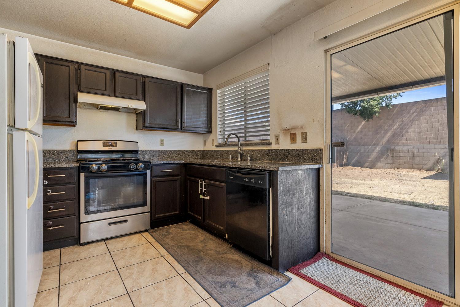 916 Fall River Drive Modesto, CA 95351 - Photo 12 of 33