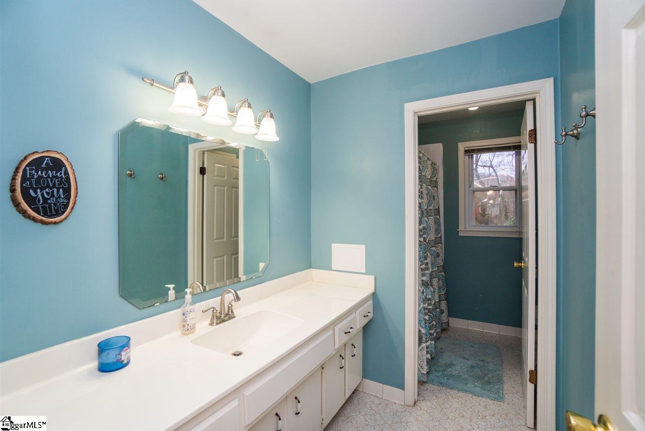 105 Heathwood Road Easley, SC 29640 - Photo 22 of 36