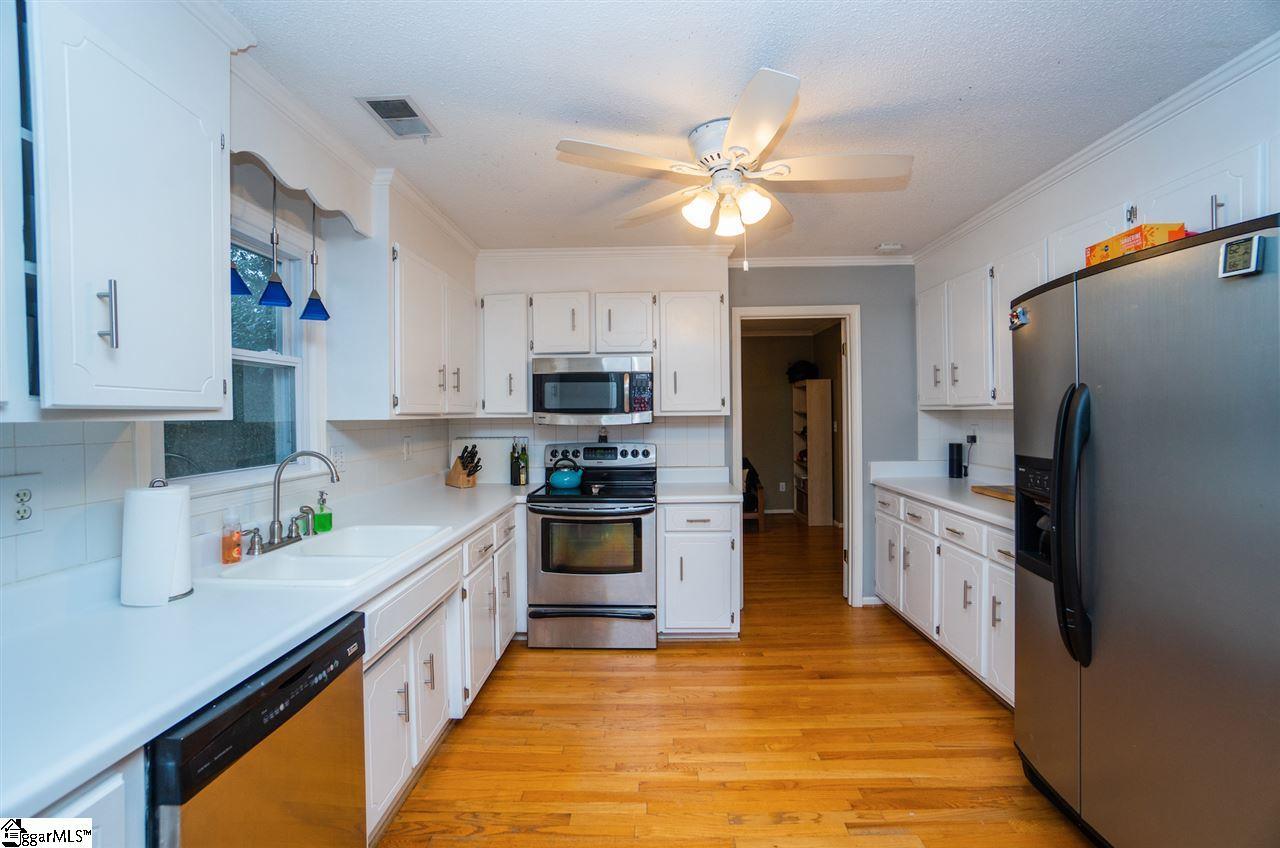 105 Heathwood Road Easley, SC 29640 - Photo 8 of 36