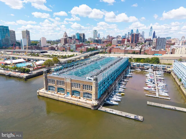 $1,900 | 3 North Christopher Columbus Boulevard, Unit 306, Philadelphia, PA 19106