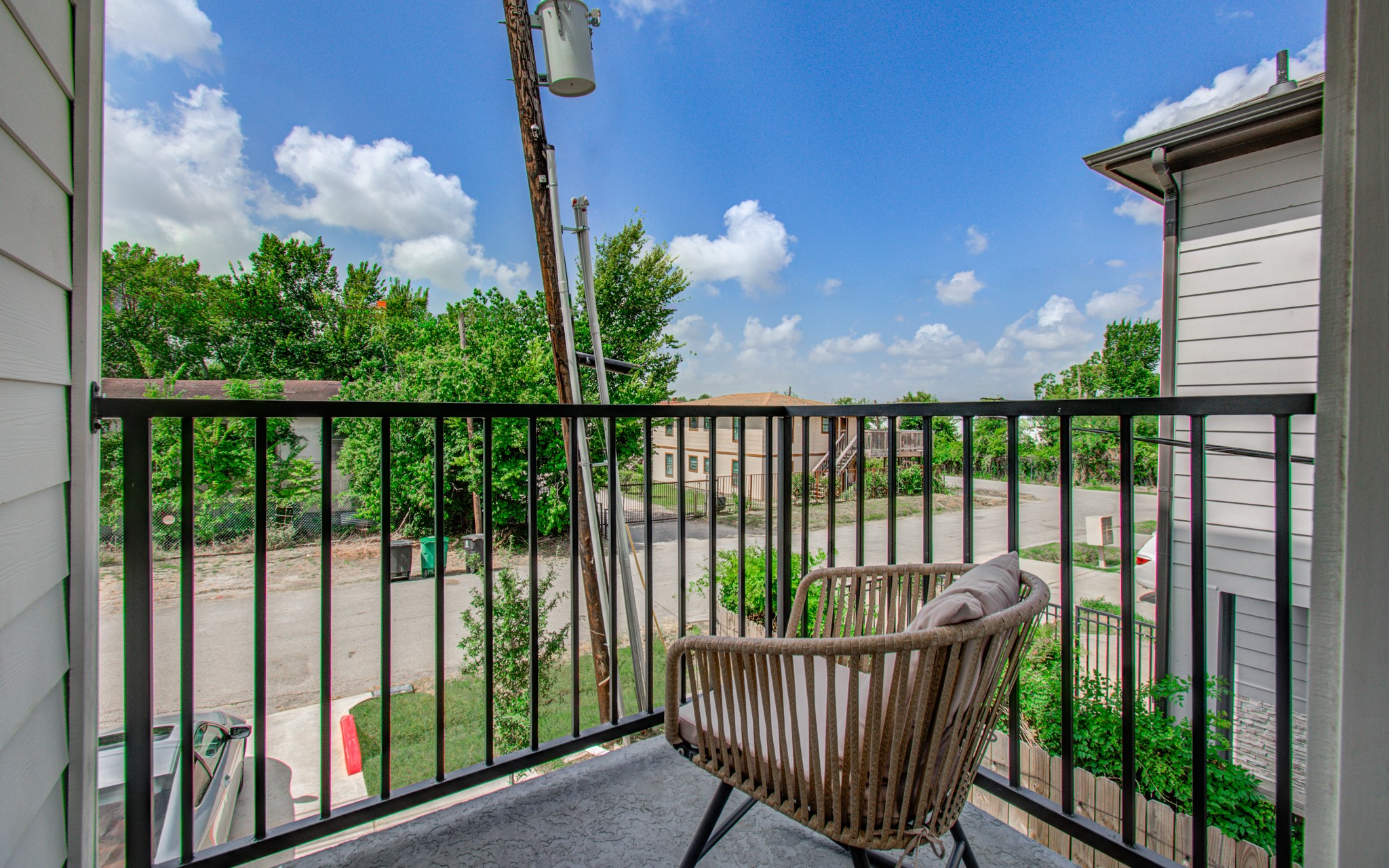 3311 Daphne Street Houston, TX 77021 - Photo 23 of 24 Private balcony